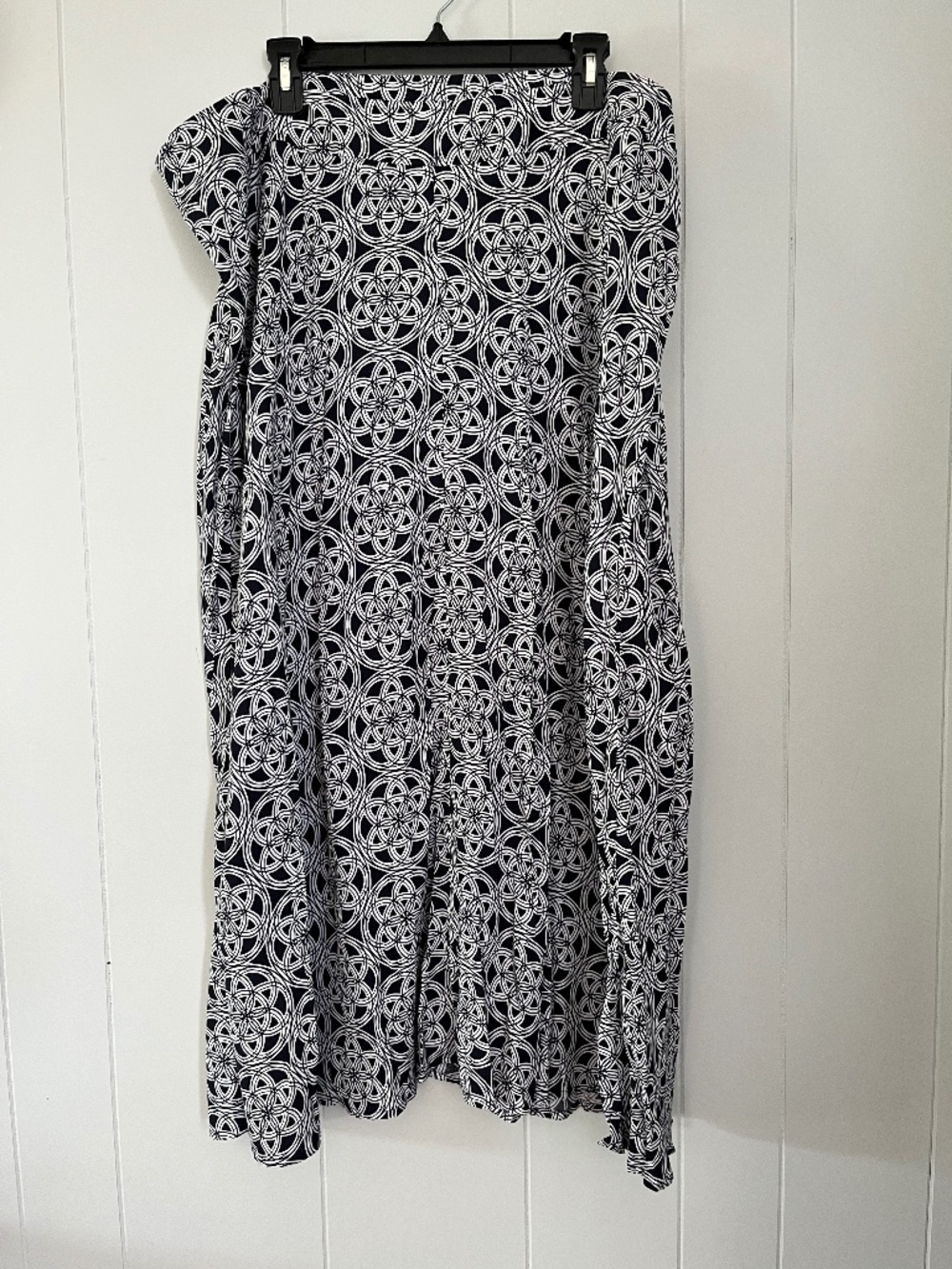 CJ Banks sz 24W Long Geometric Print Skirt Navy Office Career Lightweight Flowy
